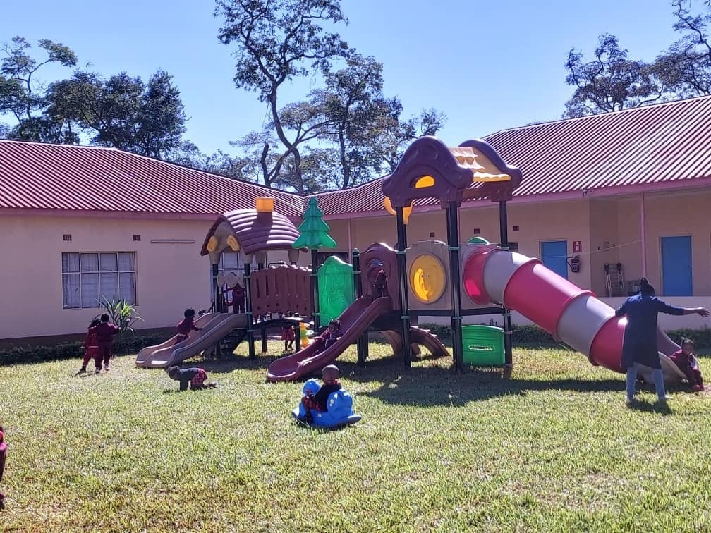 잠비아 유치원 놀이터
